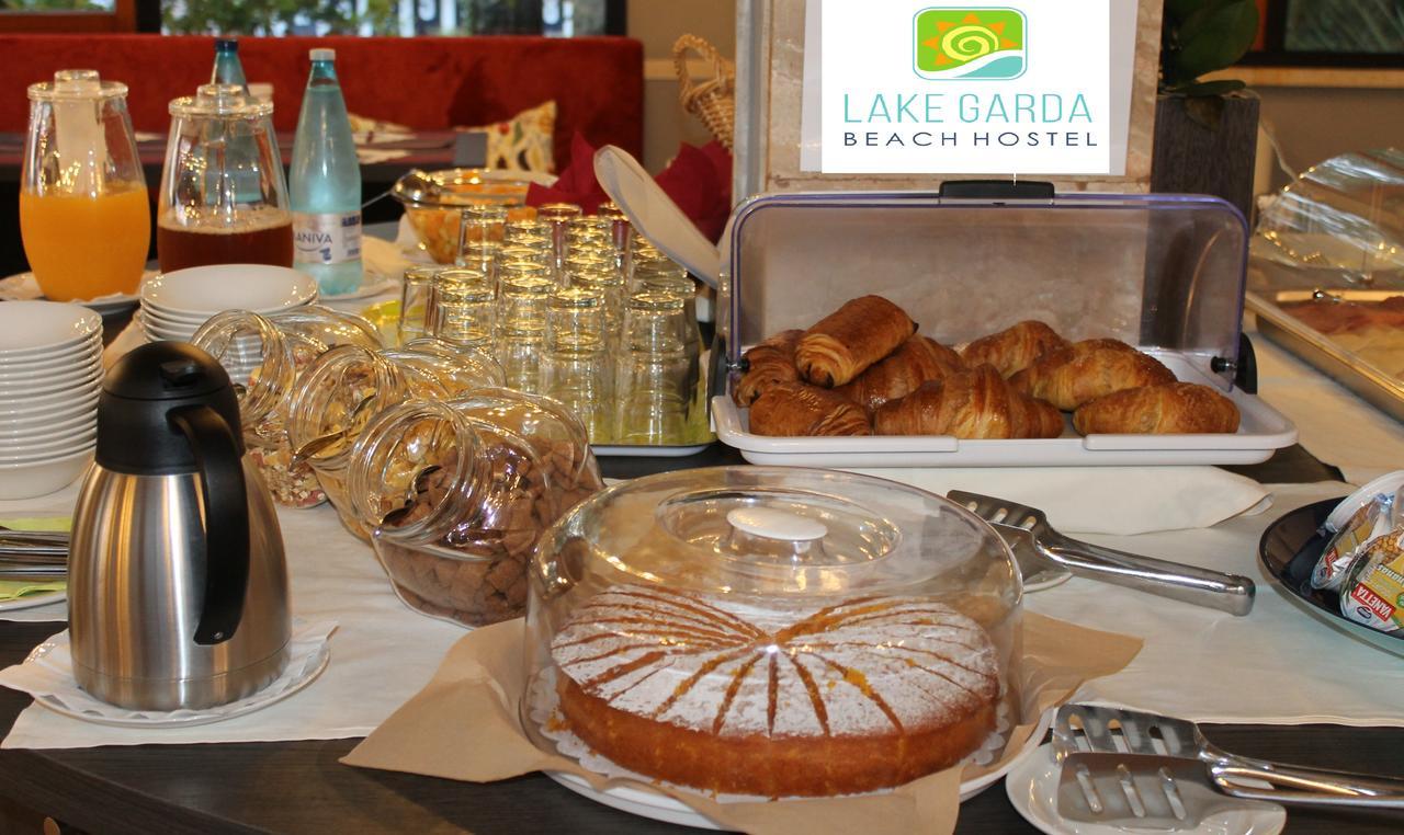 Lake Garda Beach Hostel Padenghe sul Garda Bagian luar foto